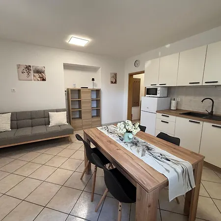 Apartma Cvetka *